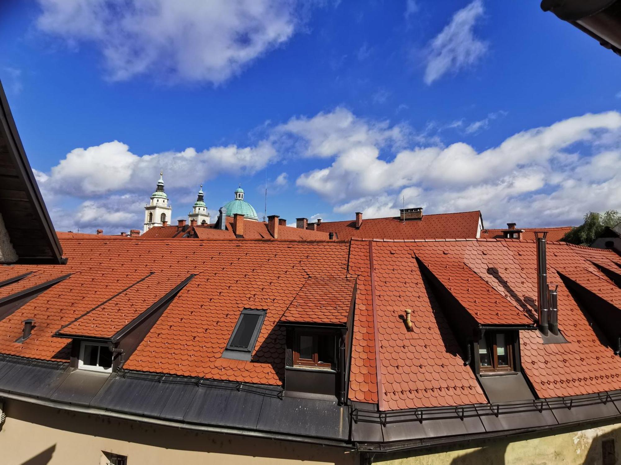 Under The Castle Apartments Любляна Экстерьер фото